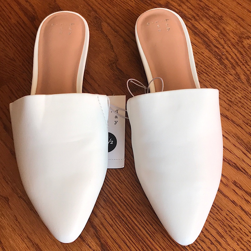 And Ea Wy Slip On White Shoes Womens Size 7.5